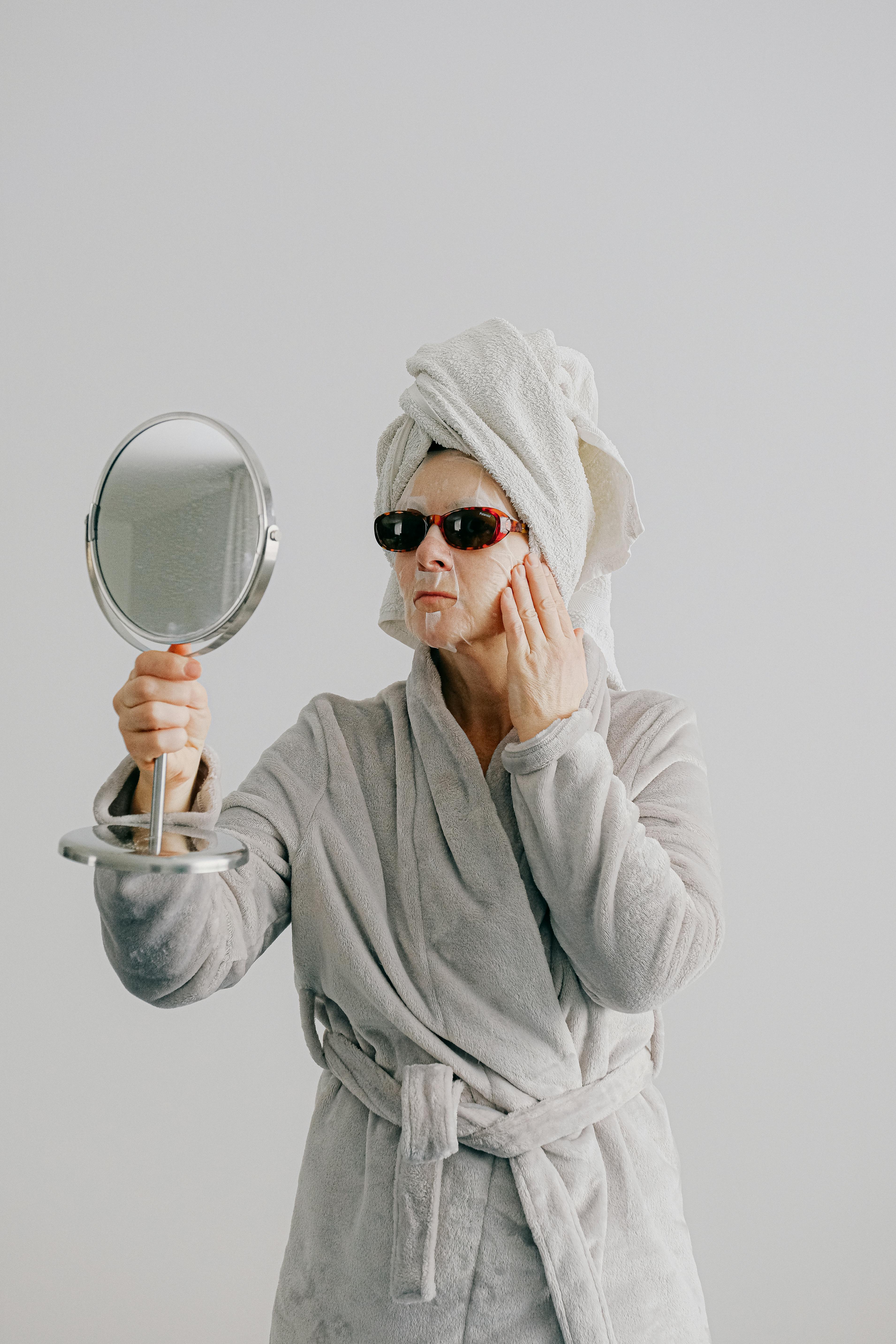 Retinol vs. Peptides: The Ultimate Anti-Aging Showdown (And Why You Need Both!)